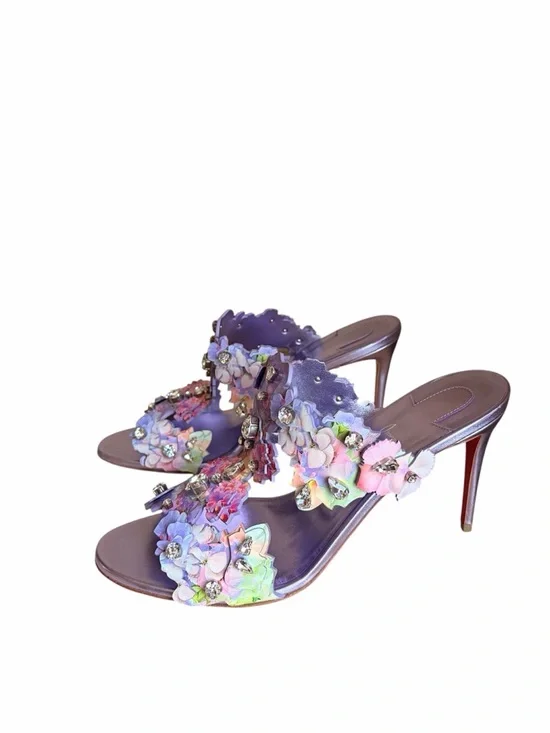 Christian Louboutin Flora
85mm crystal accent wedding heels RETAIL 2,995 - Picture 8 of 13